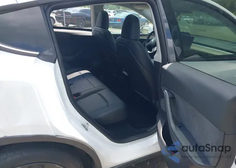 2023 Tesla Model Y Awd/Long Range Dual Motor All-Wheel Drive z USA, uszkodzony, nr VIN 7SAYGDEE8PA059111